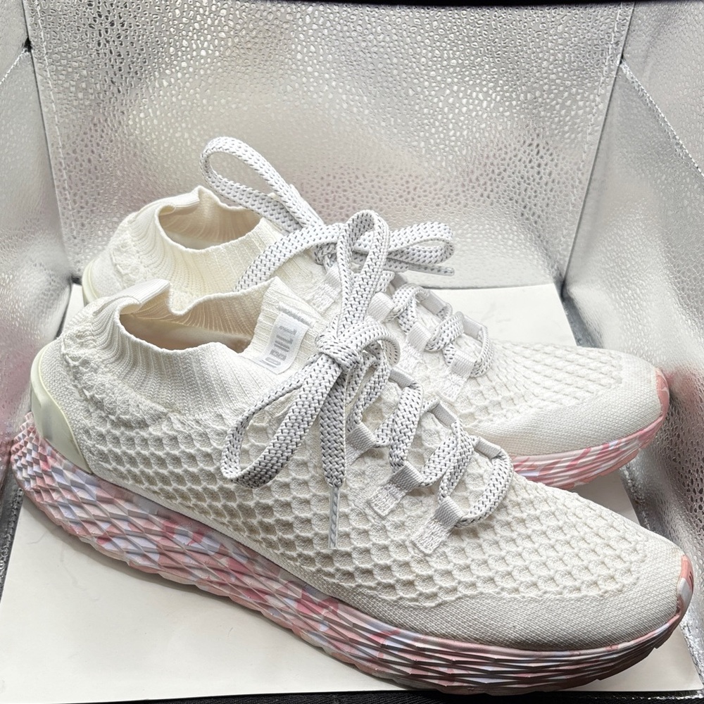 Pre-owned NOBULL White Sneakers with Pink Accents - Picture 3 of 4